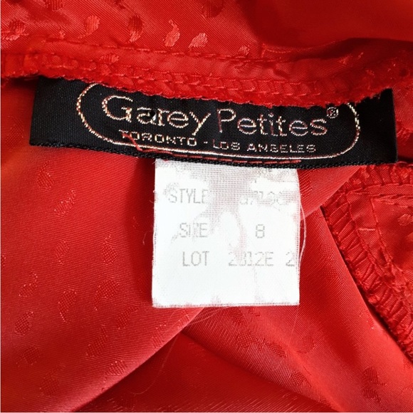 Red blouse - Picture 10 of 15